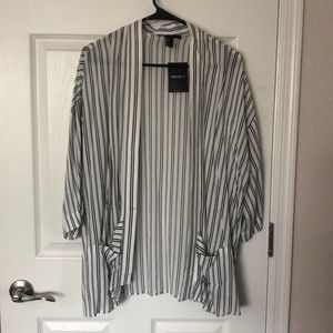 Women’s Forever 21 black and white blouse / kimono